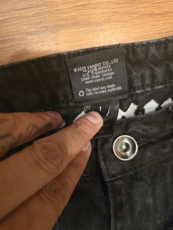 Hot Topic's Kuromi Belt No Chain Black Carpenter Pants Juinors Size 1 - Picture 4 of 6